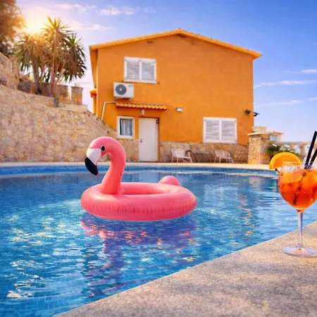 Sunny Private Pool Retreat With Terrace Апартаменты Калафелл